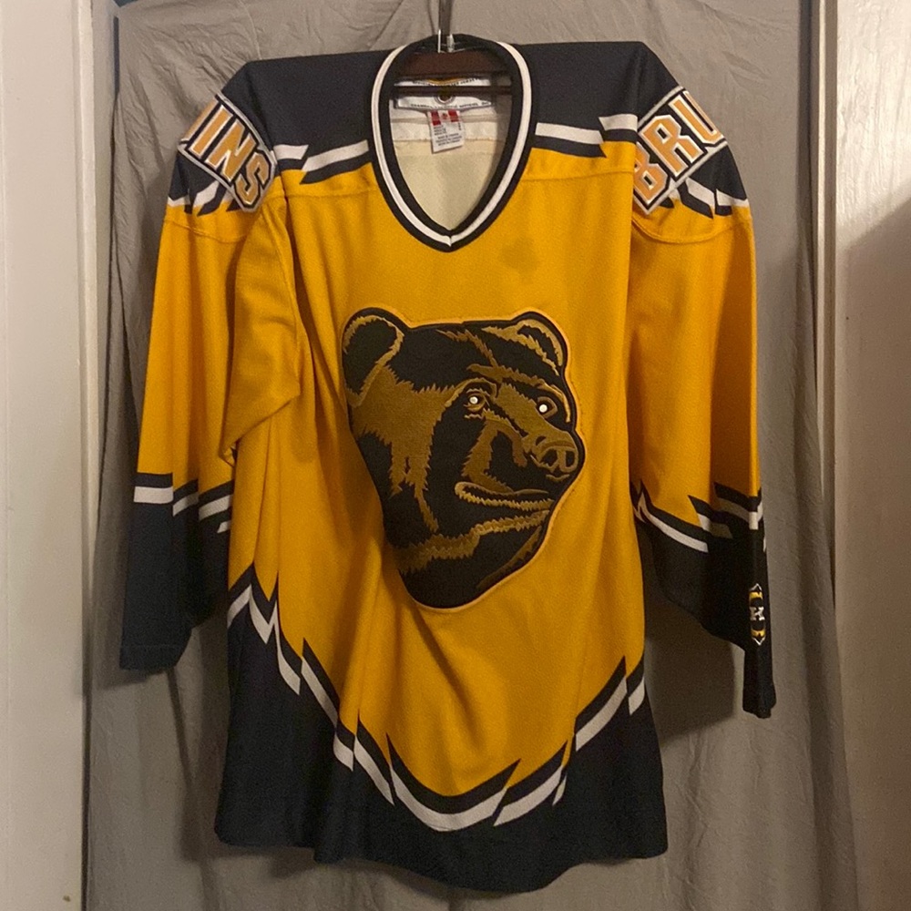 NHL Bruins 3rd Jersey. Vintage “Pooh Bear” Size Adult L